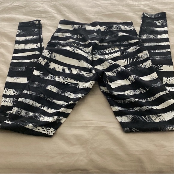 Lululemon Shady palms Wunder under Leggings - Picture 8 of 8